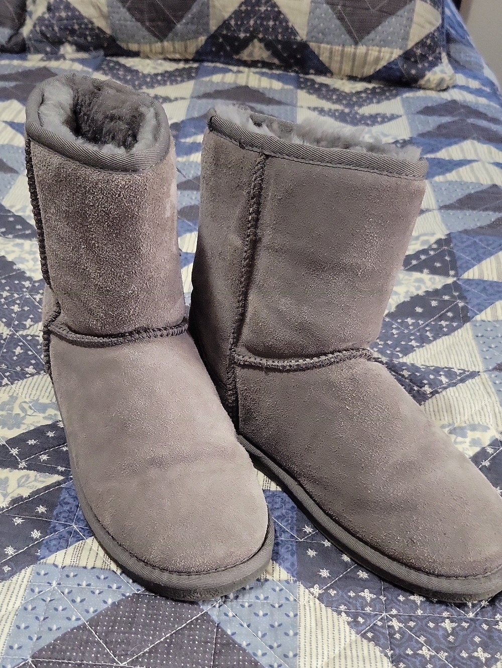 Women's Short Winter Slippers - Gray Suede with Plush Lining